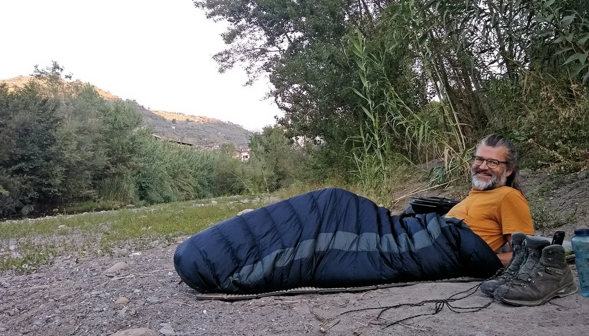 Schöner Schlafplatz am Flussufer | © DAV Sektion Hameln / Gerd Kappes