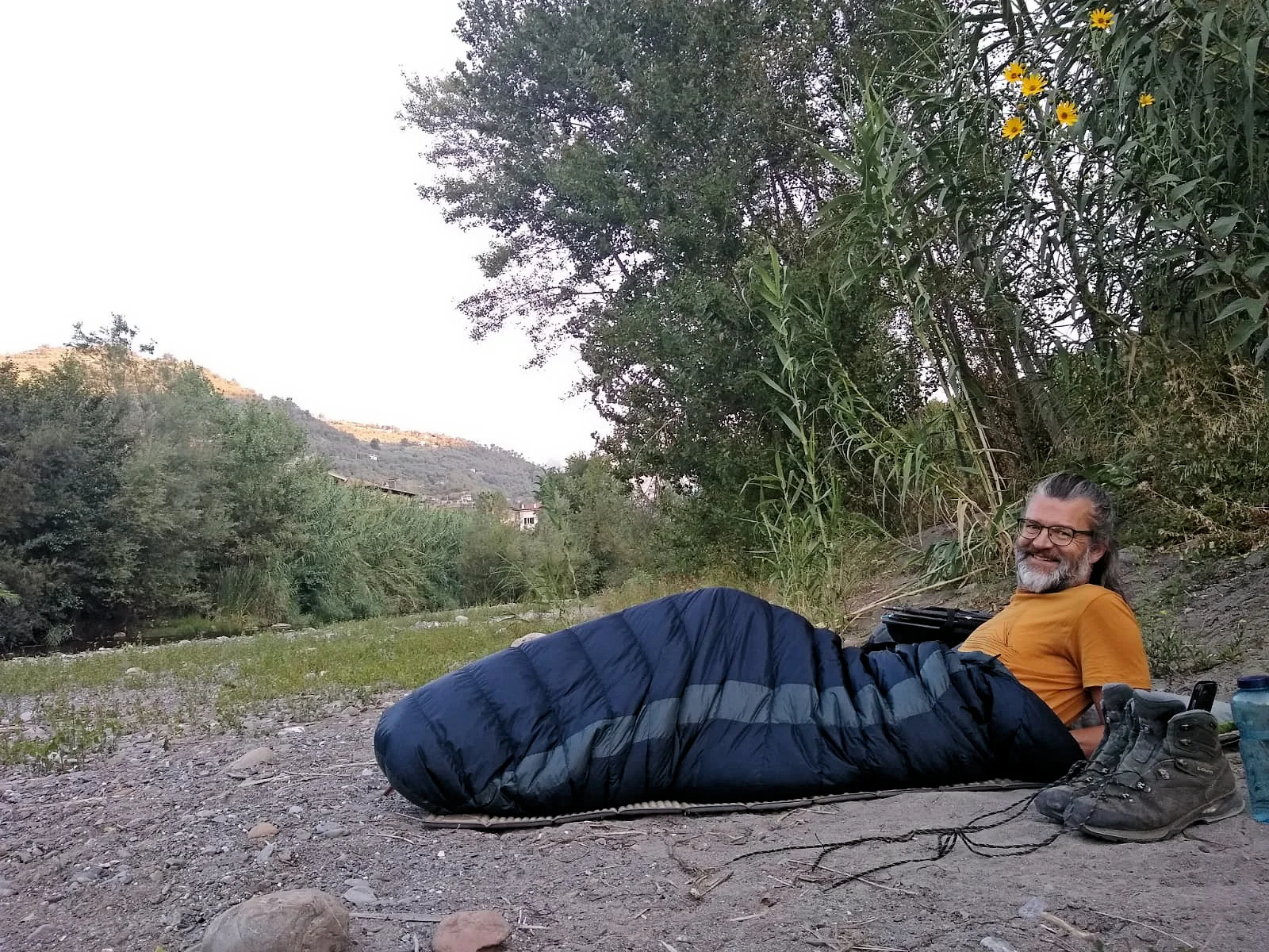 Schöner Schlafplatz am Flussufer | © DAV Sektion Hameln / Gerd Kappes