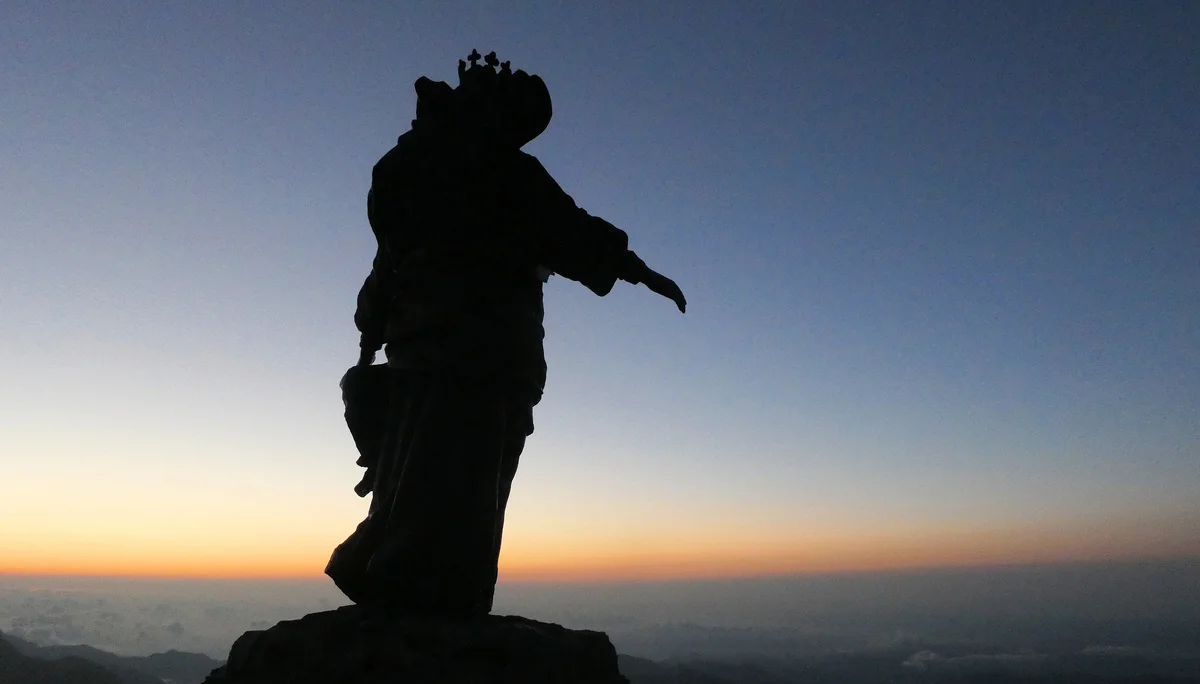 Sonnenaufgang am Gipfel des Rocciamelone | © DAV Sektion Hameln / Gerd Kappes