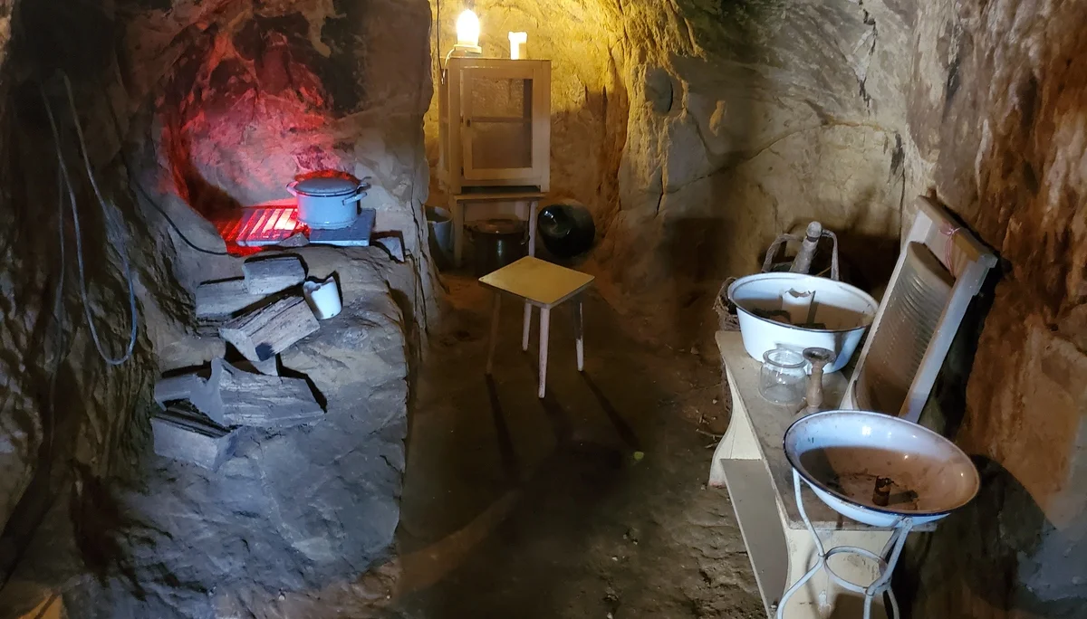 Küche einer Höhlenwohnung | © DAV Sektion Hameln / Wolfgang Helmboldt