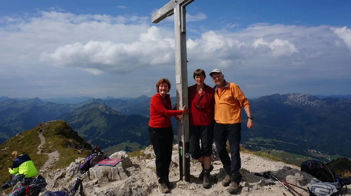 Christina, Beatrix und August auf der Hammerspitze | © DAV Sektion Hameln / Christina Rasokat