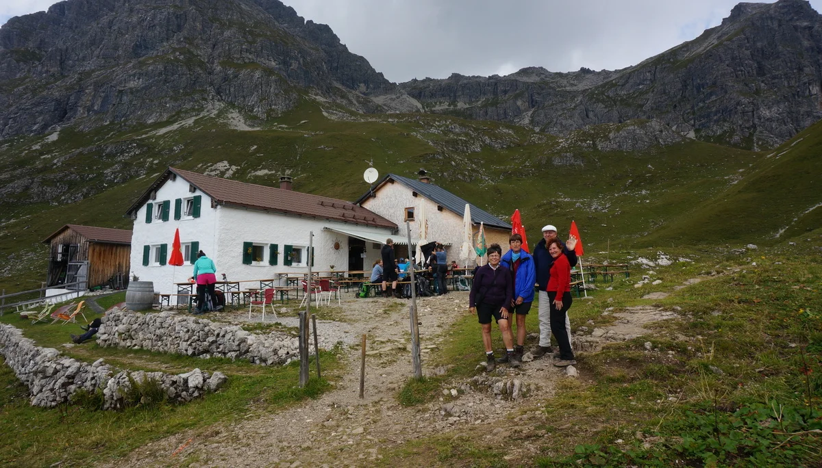 Vor der Widdersteinhütte | © DAV Sektion Hameln / Christina Rasokat