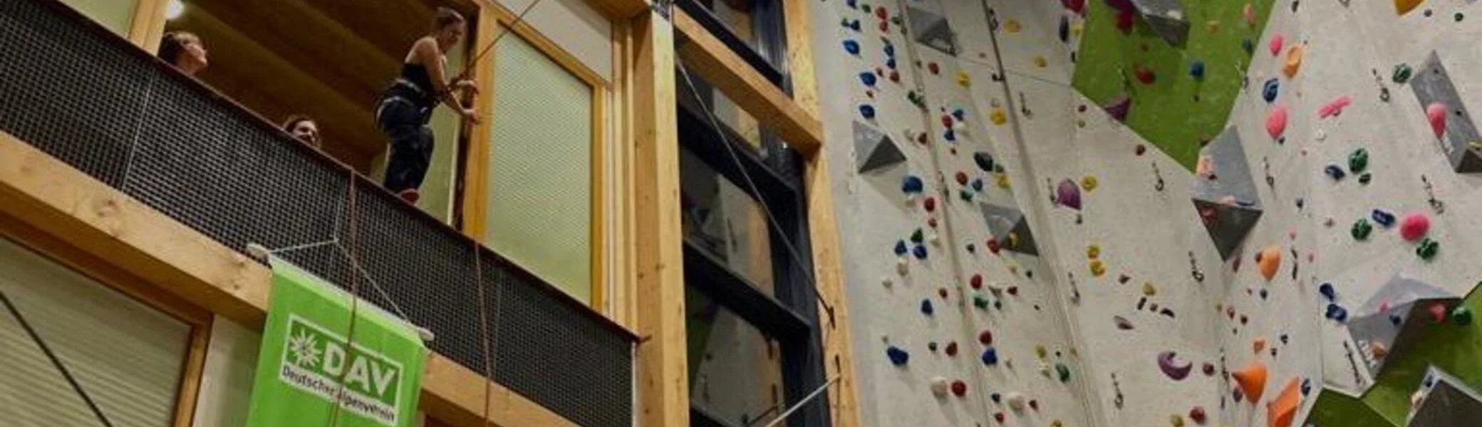 Sprung aus dem Fenster in die Riesenschaukel | © DAV Sektion Hameln / Leonie Schefe