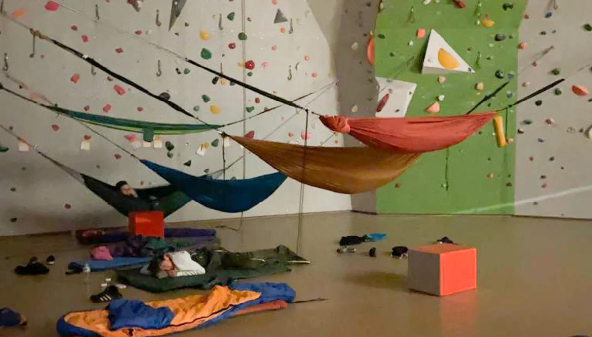 Nachtlager mit Hänge- und Isomatten | © DAV Sektion Hameln / Leonie Schefe