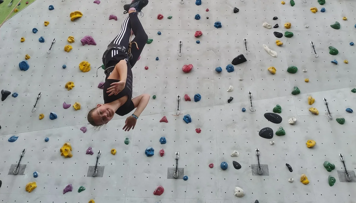 Adrijana mit Kopfstand | © DAV Sektion Hameln