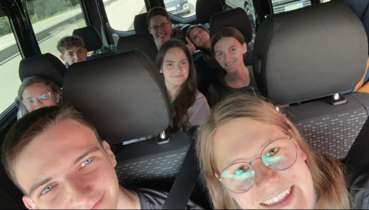 Los geht‘s im vollen Bus... | © DAV Sektion Hameln