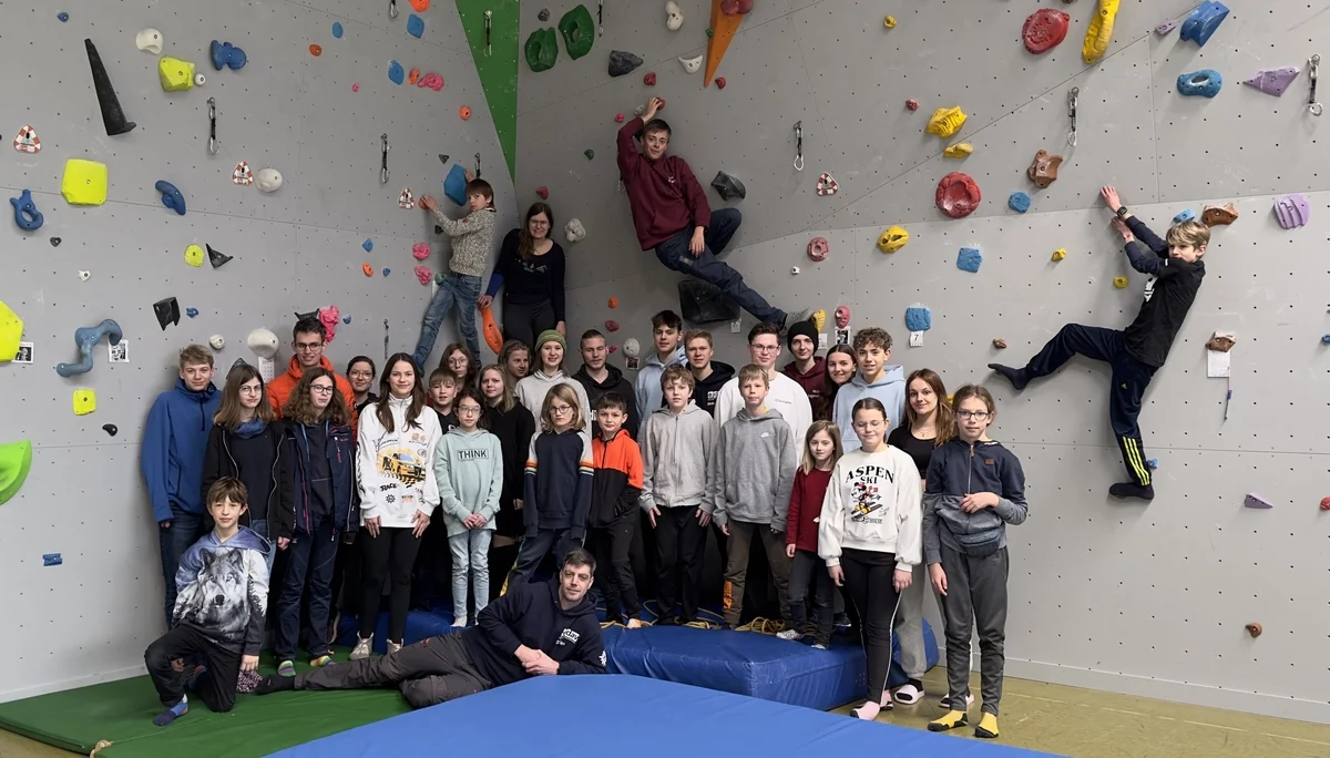 Die Teilnehmer bei der Hallenübernachtung | © DAV Sektion Hameln