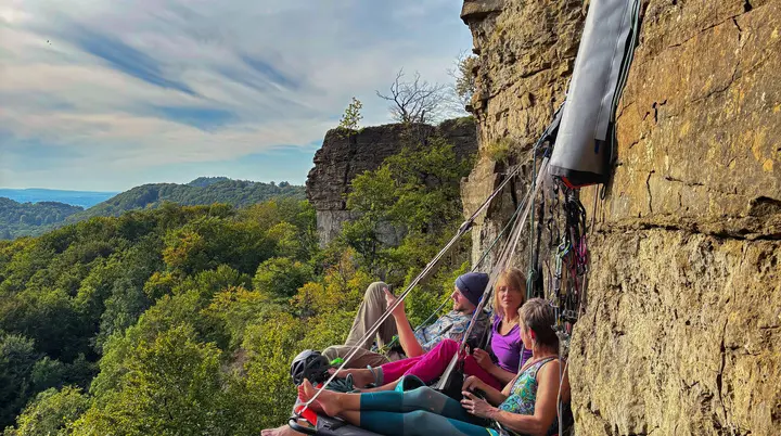 Portaledge - Das mobile Sofa an der Felswand | © DAV Sektion Hameln