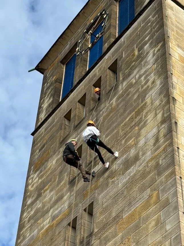 Dem Himmel ein Stück näher beim Abseilen vom Kirchturm | © DAV Sektion Hameln