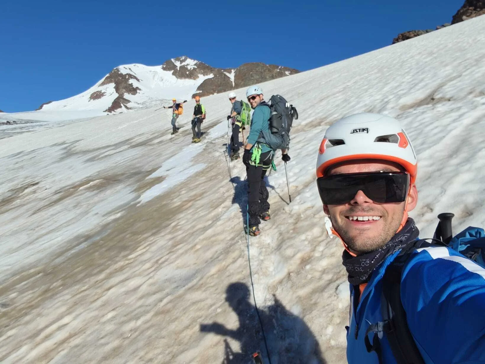 Unterwegs auf dem Gletscher in Richtung Zufallspitze | © DAV Sektion Hameln