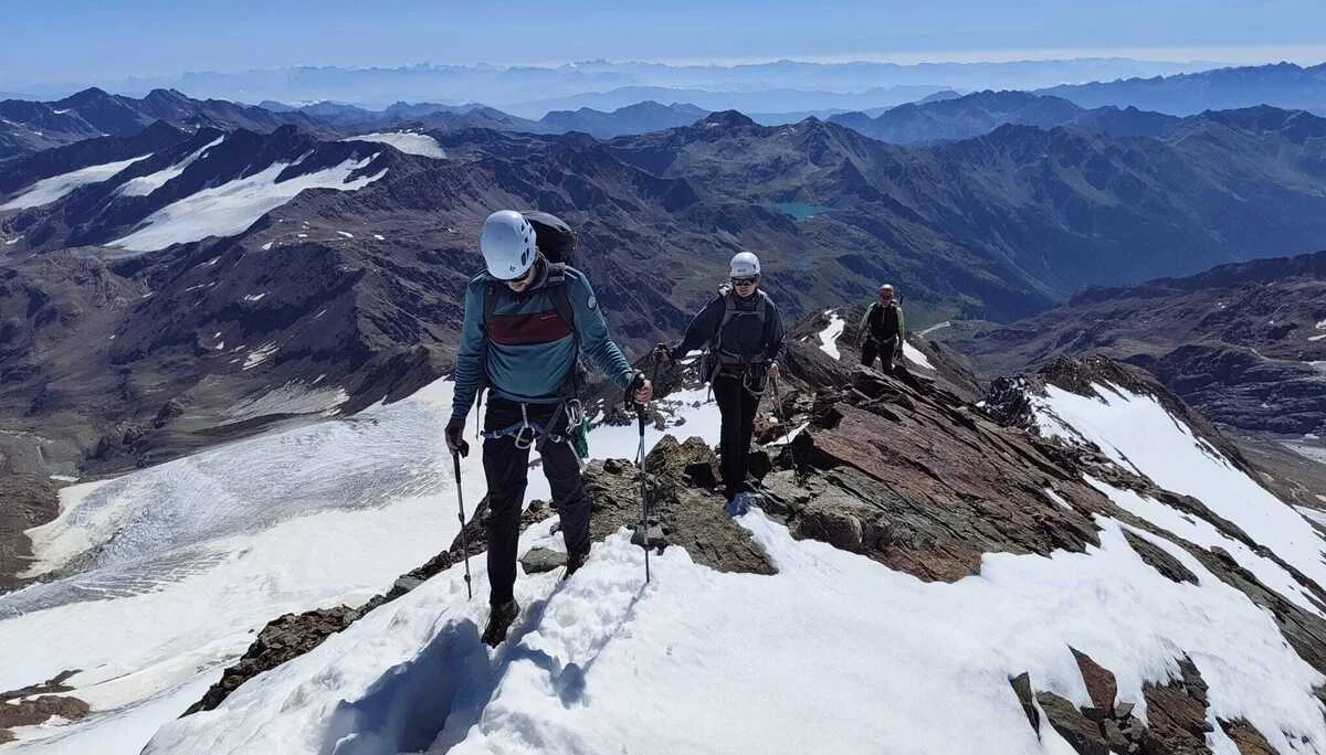 Der Schlussanstieg führt über den schneebedeckten Südostgrat zum Gipfel der Zufallspitze | © DAV Sektion Hameln