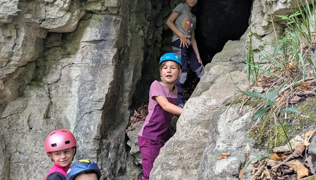 Kleine Höhle im Fels | © DAV Sektion Hameln