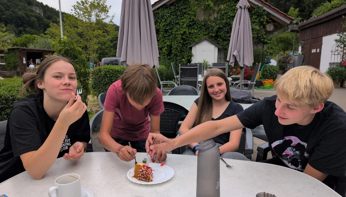 Kuchenpause auf der Sommerfahrt | © DAV Sektion Hameln