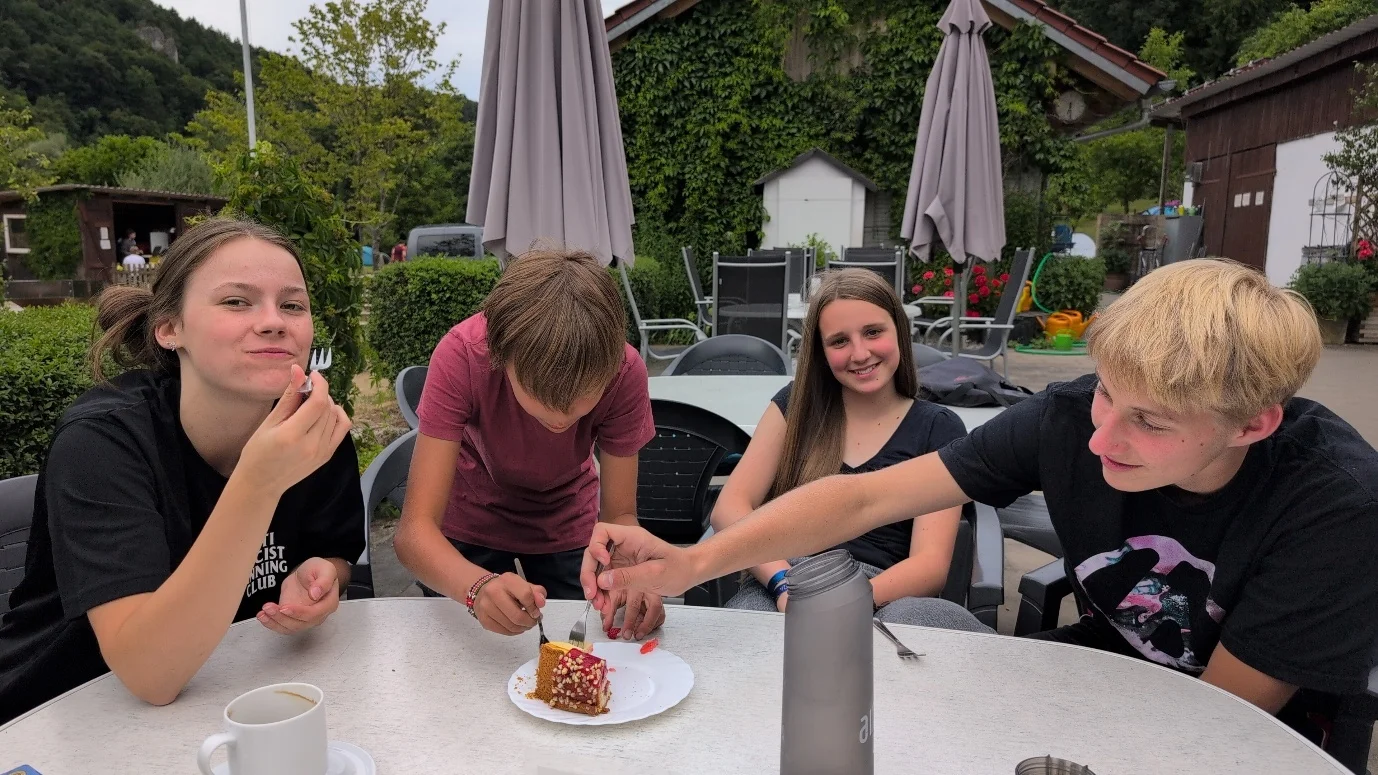 Kuchenpause auf der Sommerfahrt | © DAV Sektion Hameln