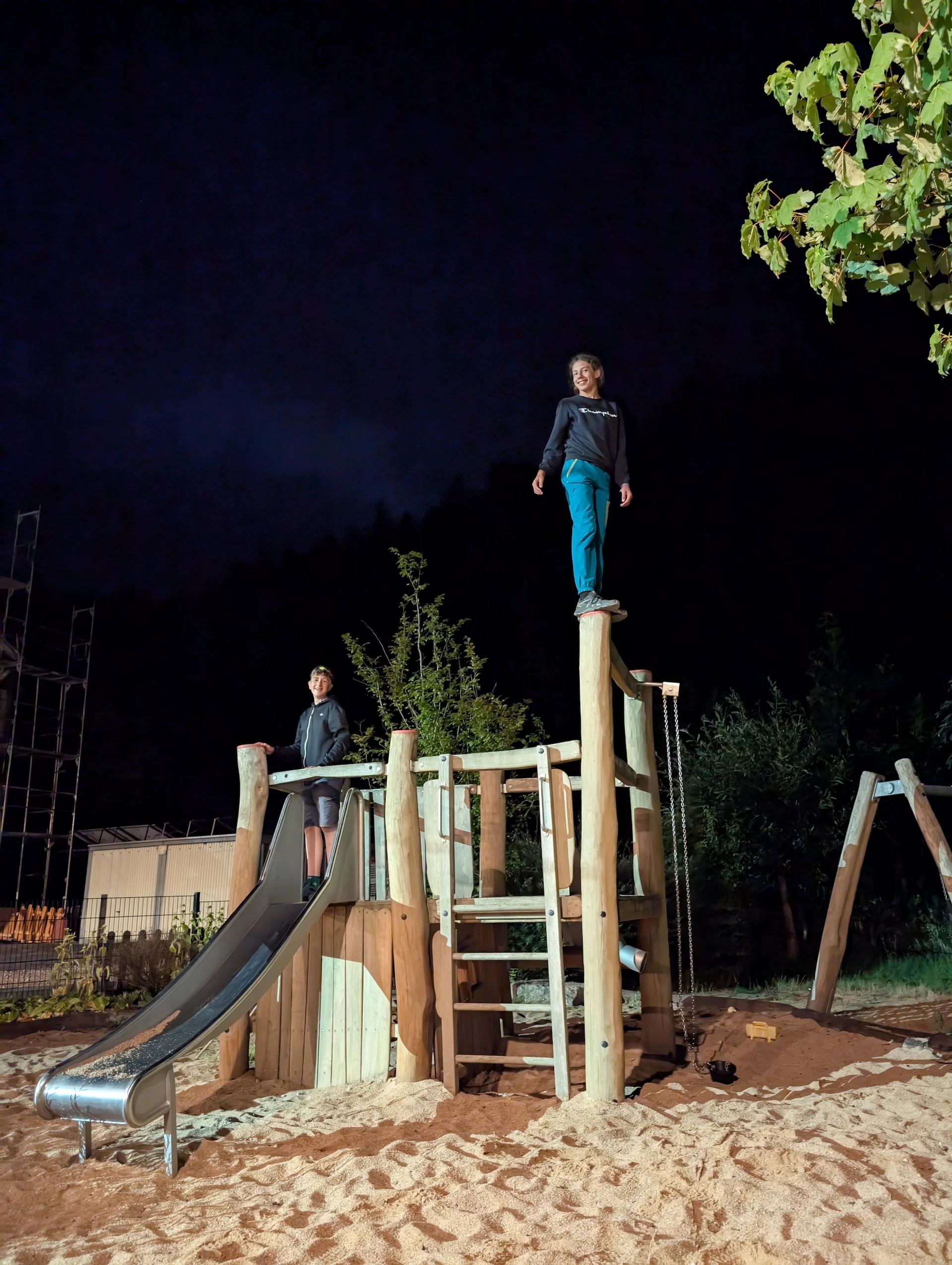 Abendausklang auf dem Spielplatz | © DAV Sektion Hameln