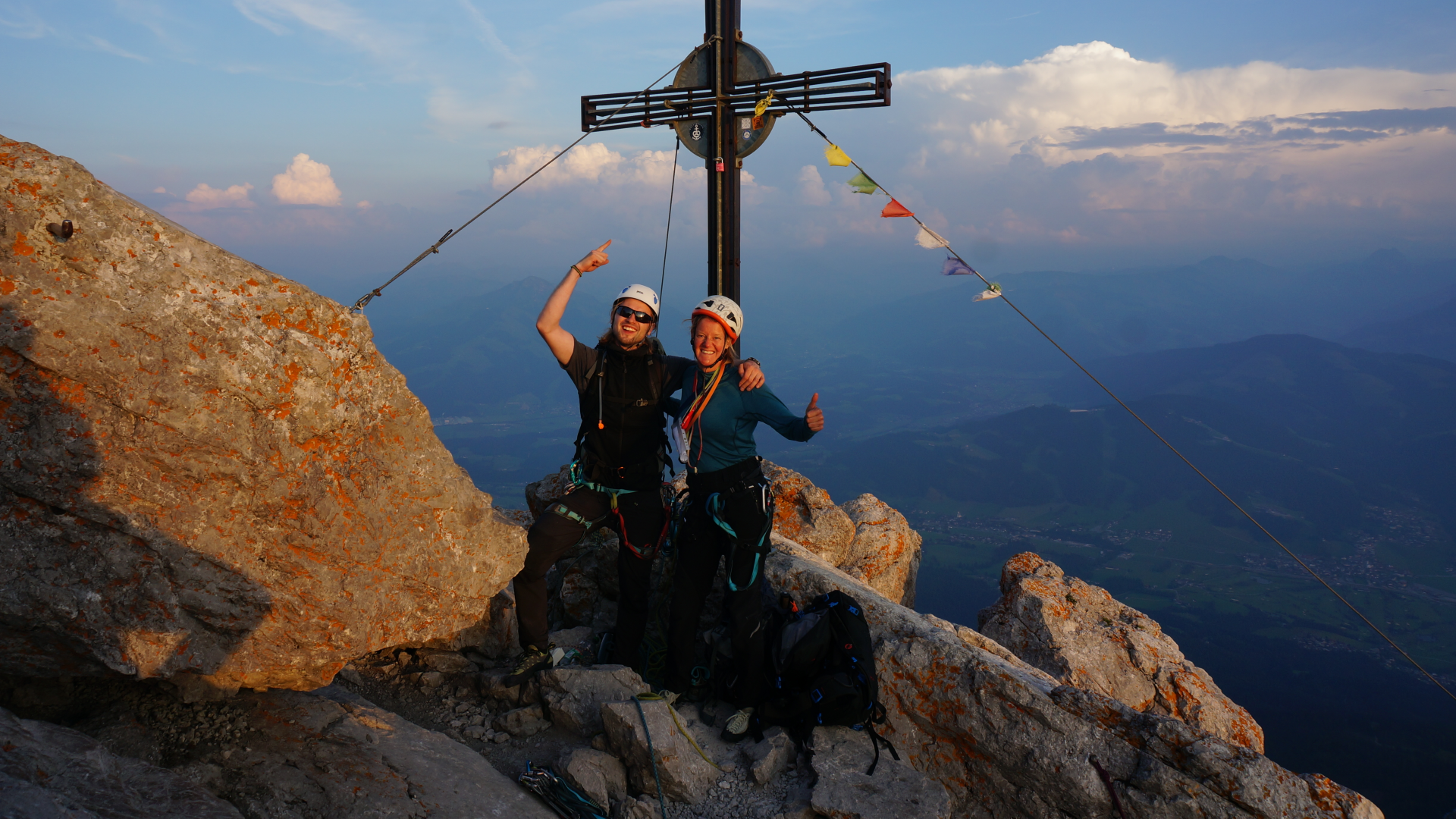 Sabine & Andreas am Gipfelkreuz Ellmauer Halt | © DAV Sektion Hameln / August Becker