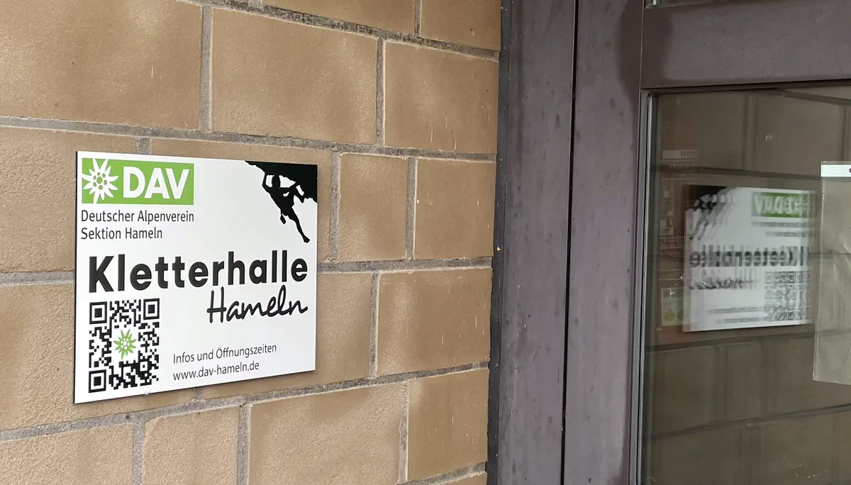 Neues Schild neben dem Eingang | © DAV Sektion Hameln