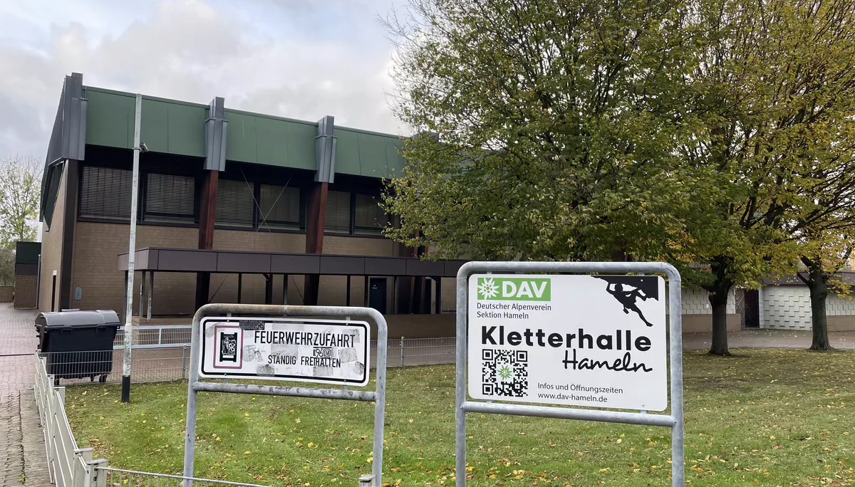 Neues Schild im Außenbereich | © DAV Sektion Hameln