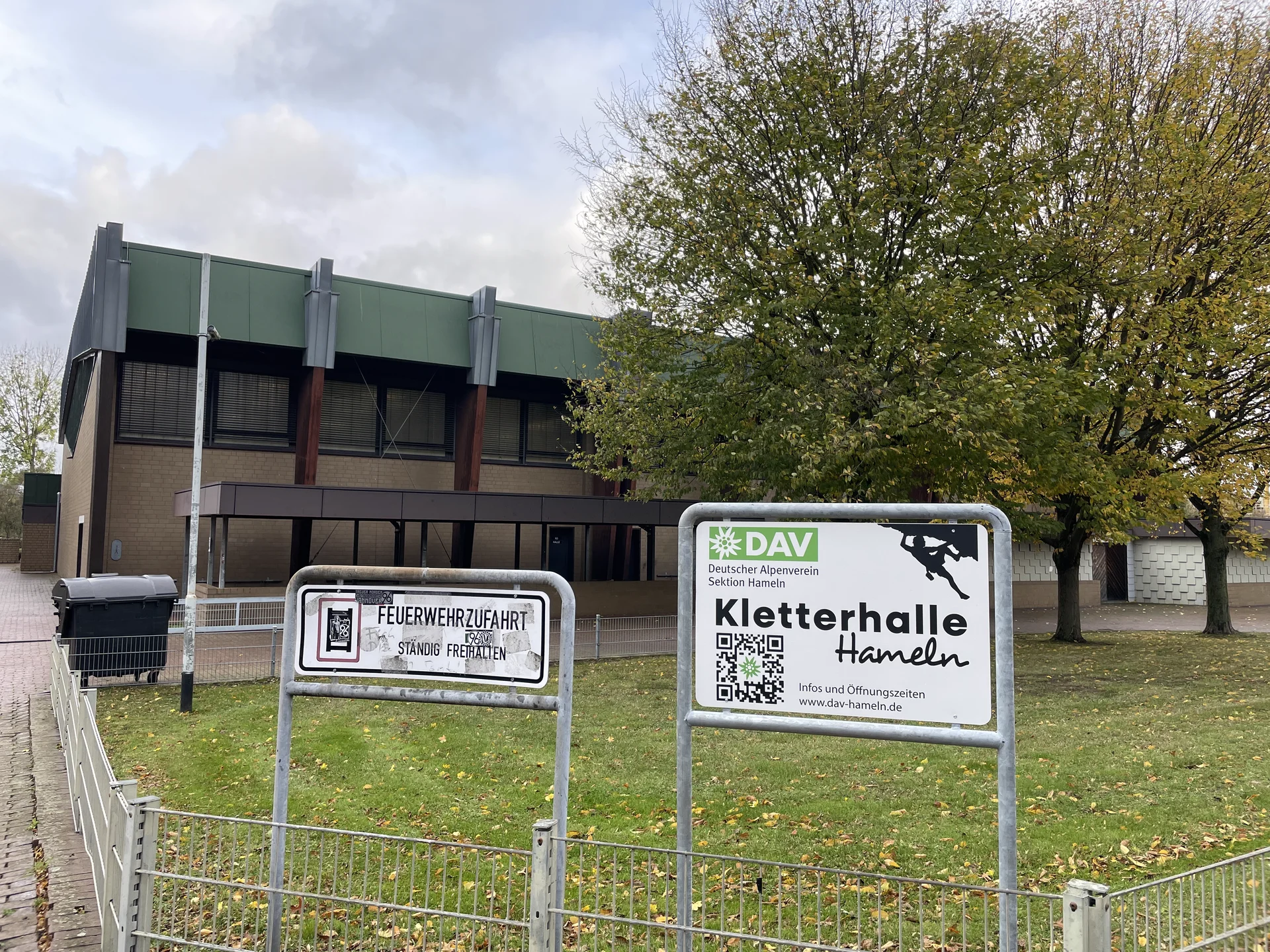 Neues Schild im Außenbereich | © DAV Sektion Hameln