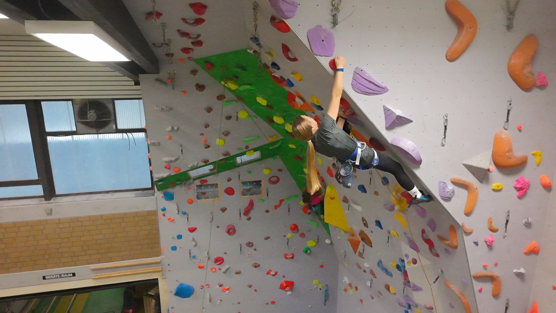 Klettern im Überhang | © DAV Sektion Hameln